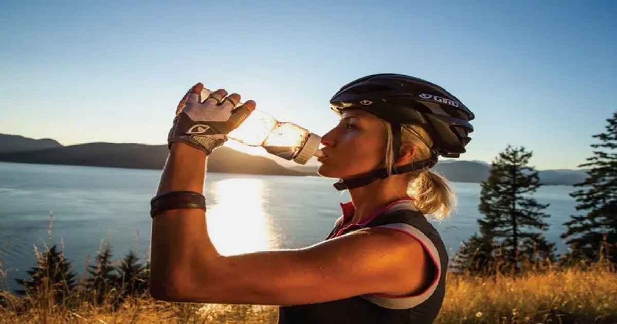 تغذیه مناسب دوچرخه سواری با مصرف آب و مایعات