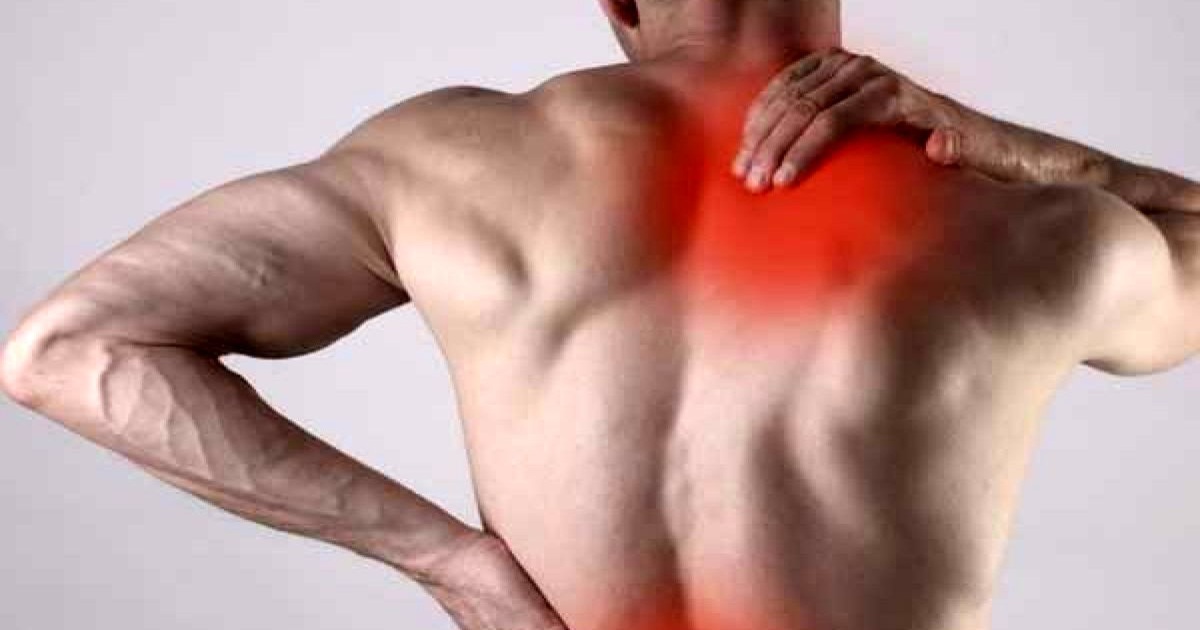 یکی از علائم کمبود ویتامین دی، درد عضلات است.